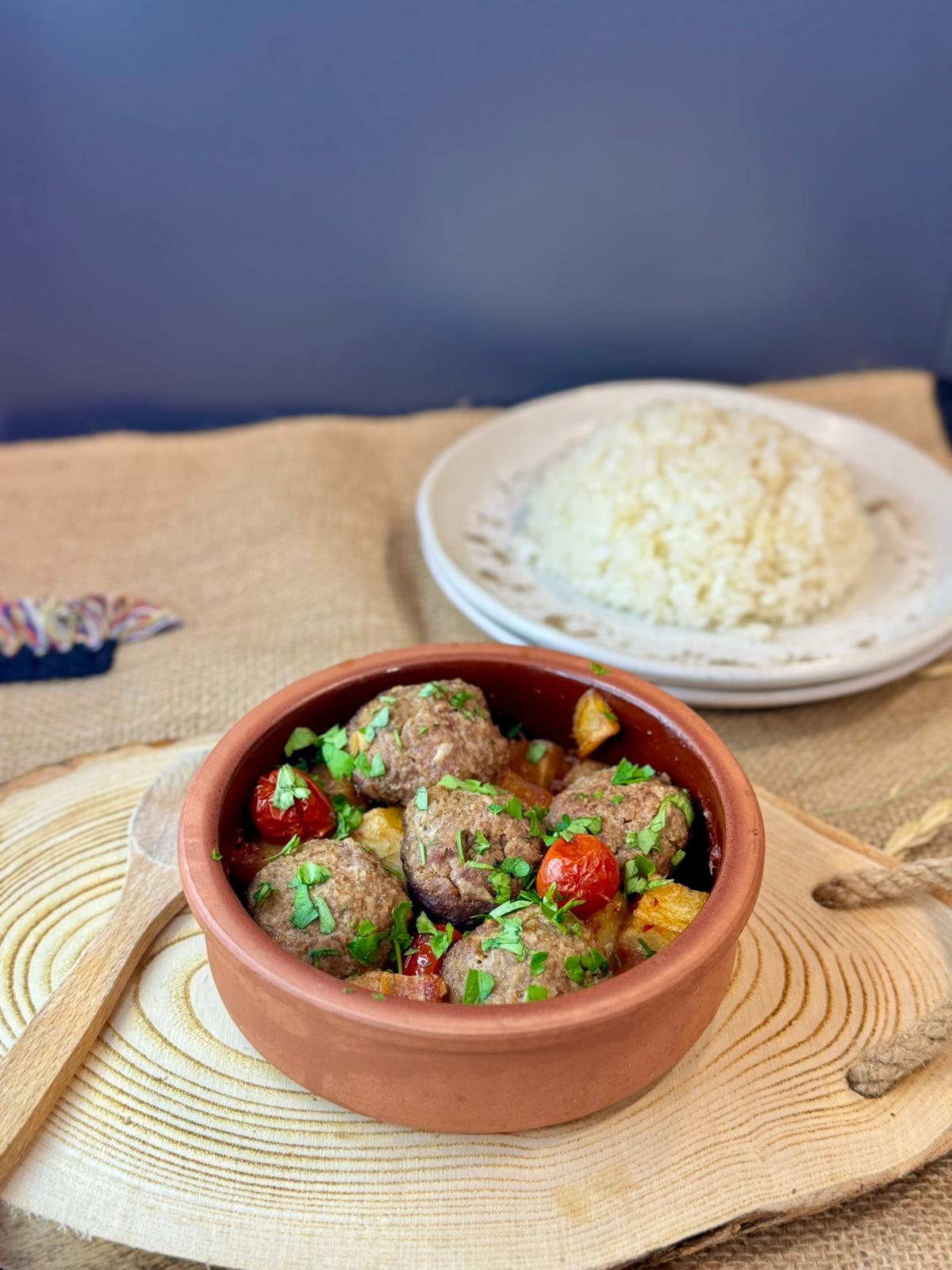 Güveçte Kaşarlı Köfte