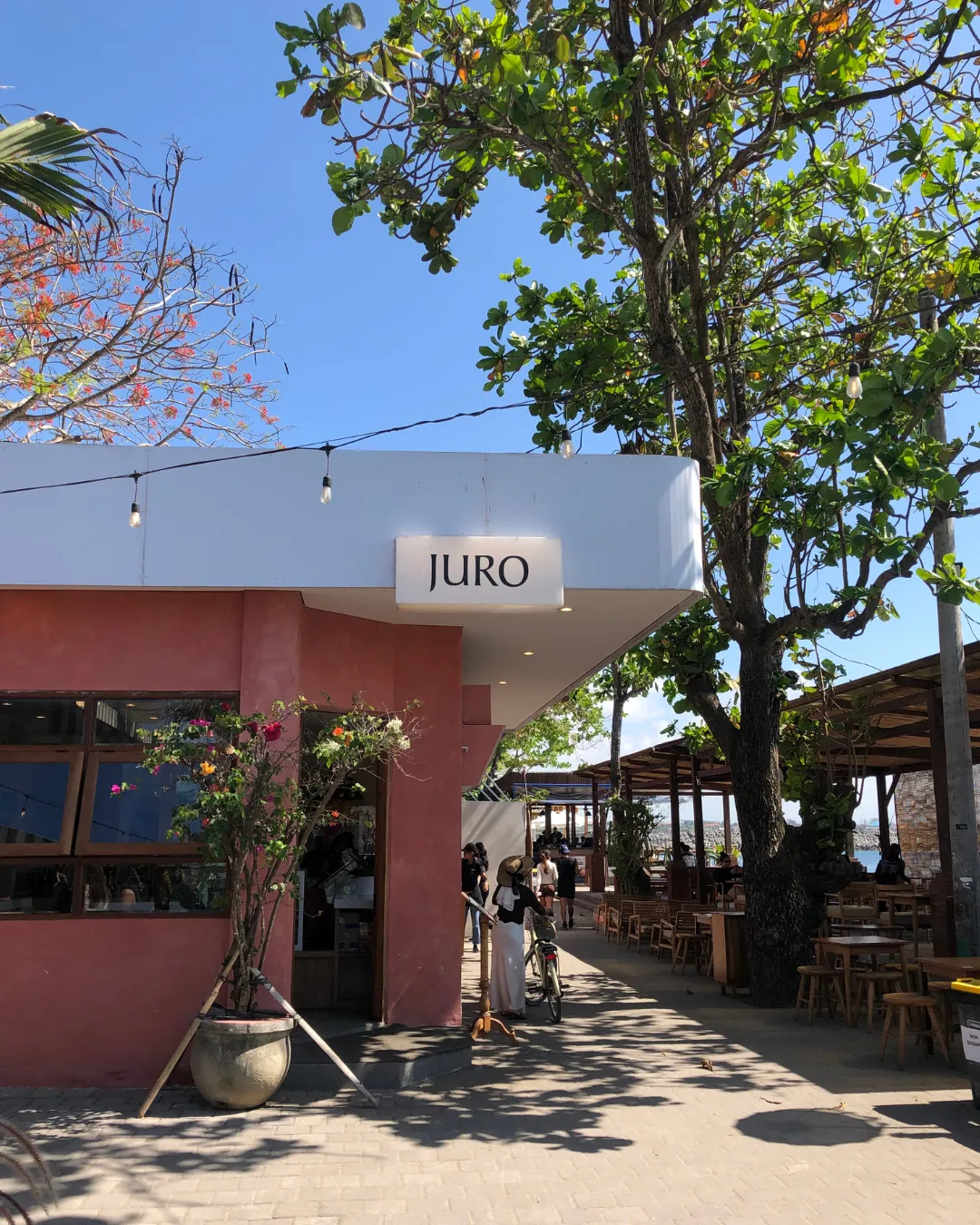 sanur modern market alley