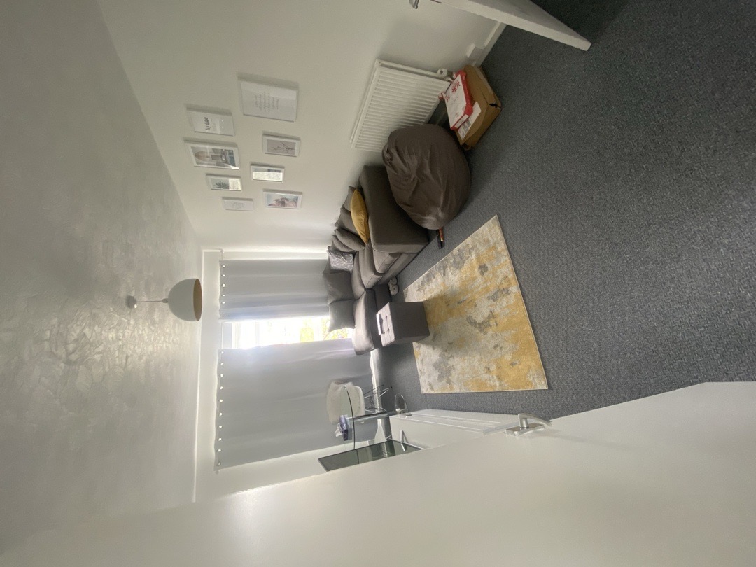 1-bed flat in UB10, London
