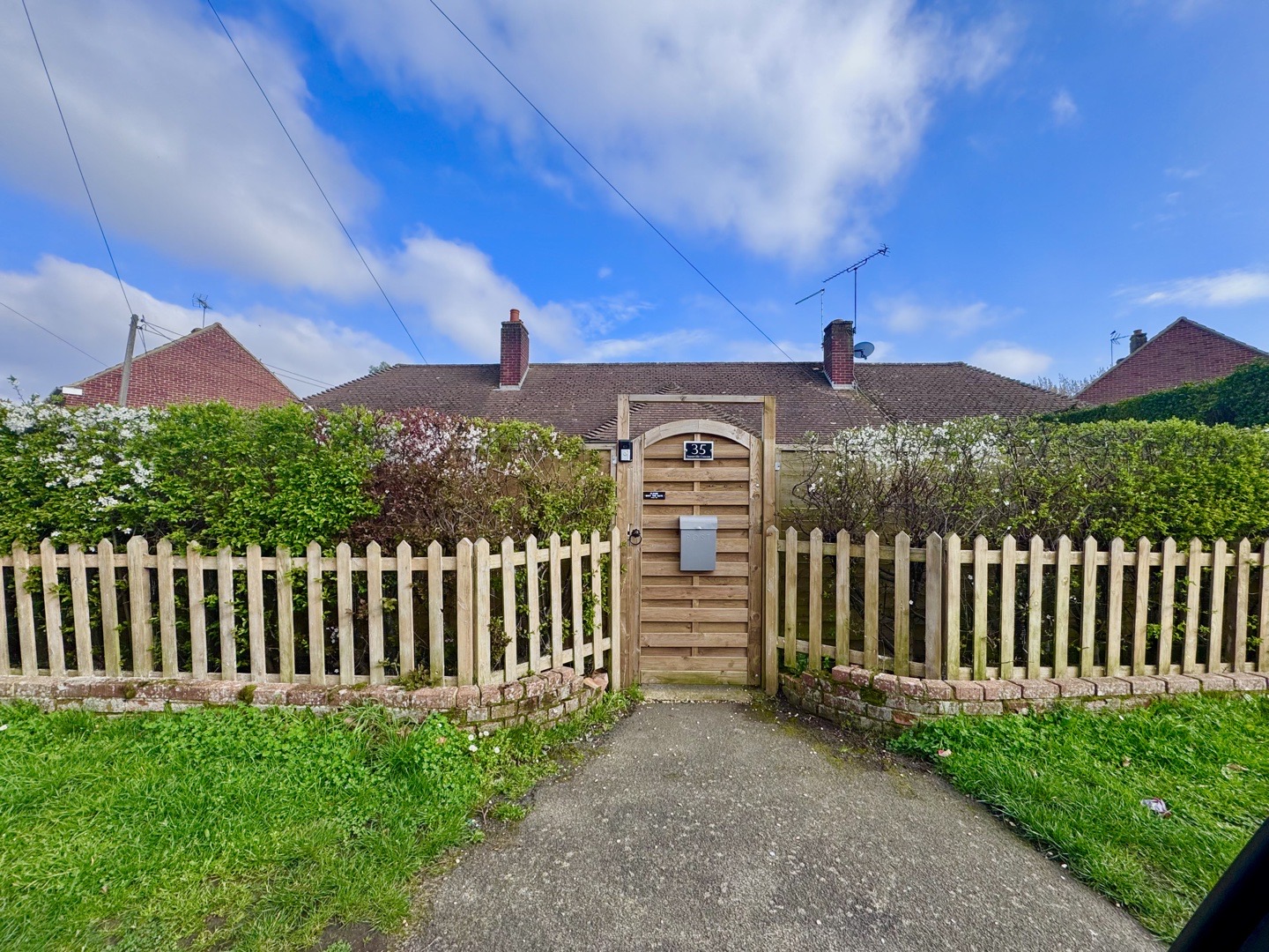 2-bed bungalow in GU46, Hampshire