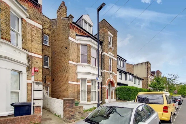 2-bed flat in SW2, London