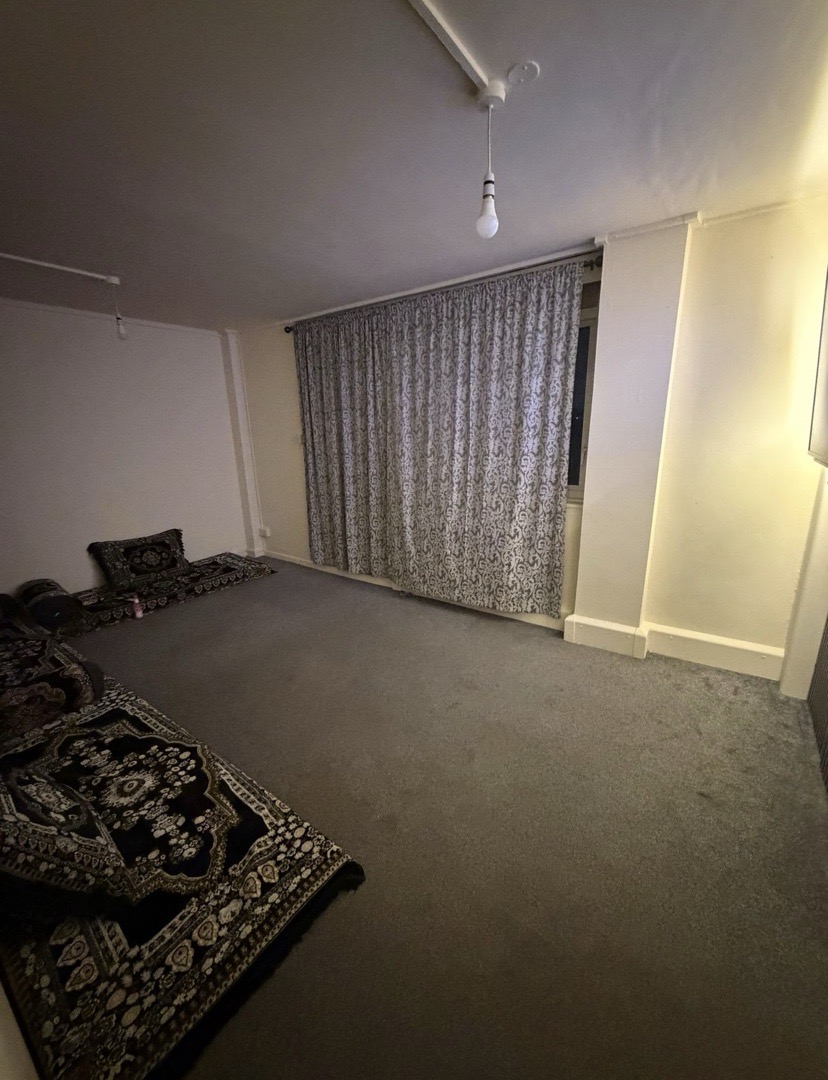 1-bed flat in M40, manchester