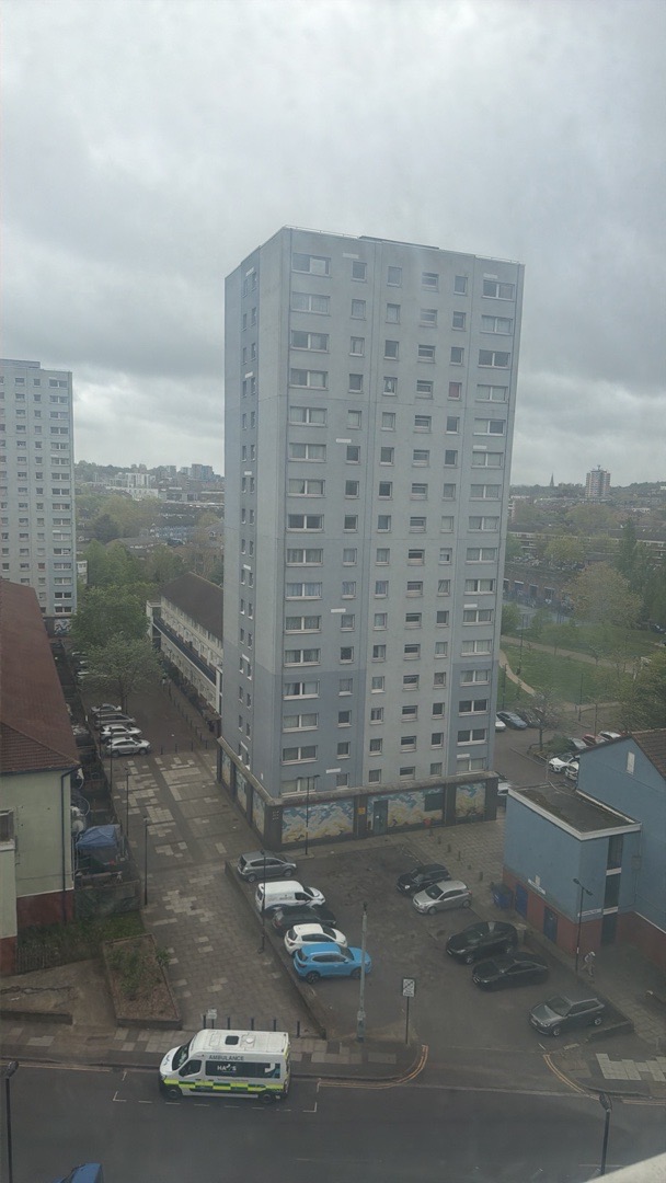 2-bed flat in SE8, London