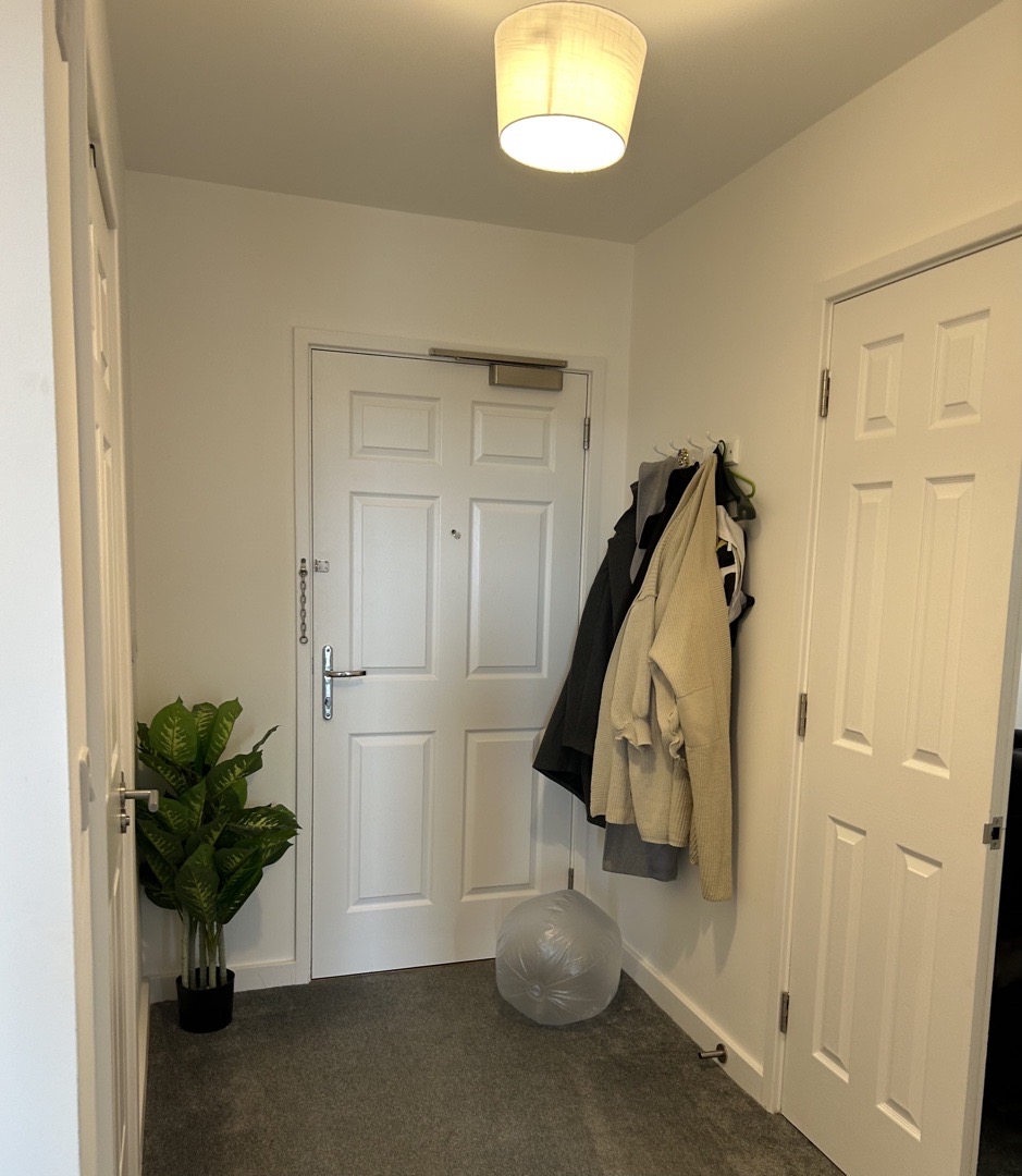 2-bed flat in RH13, West Sussex