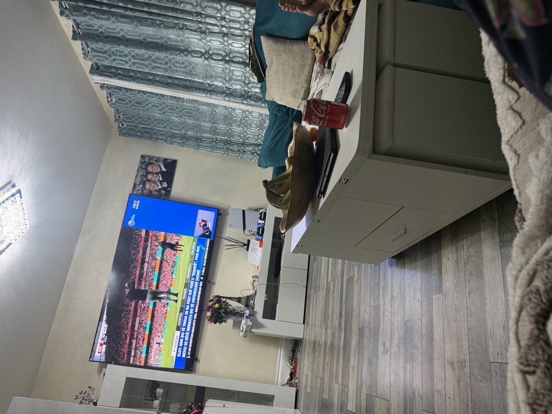 3-bed flat in SW8, London