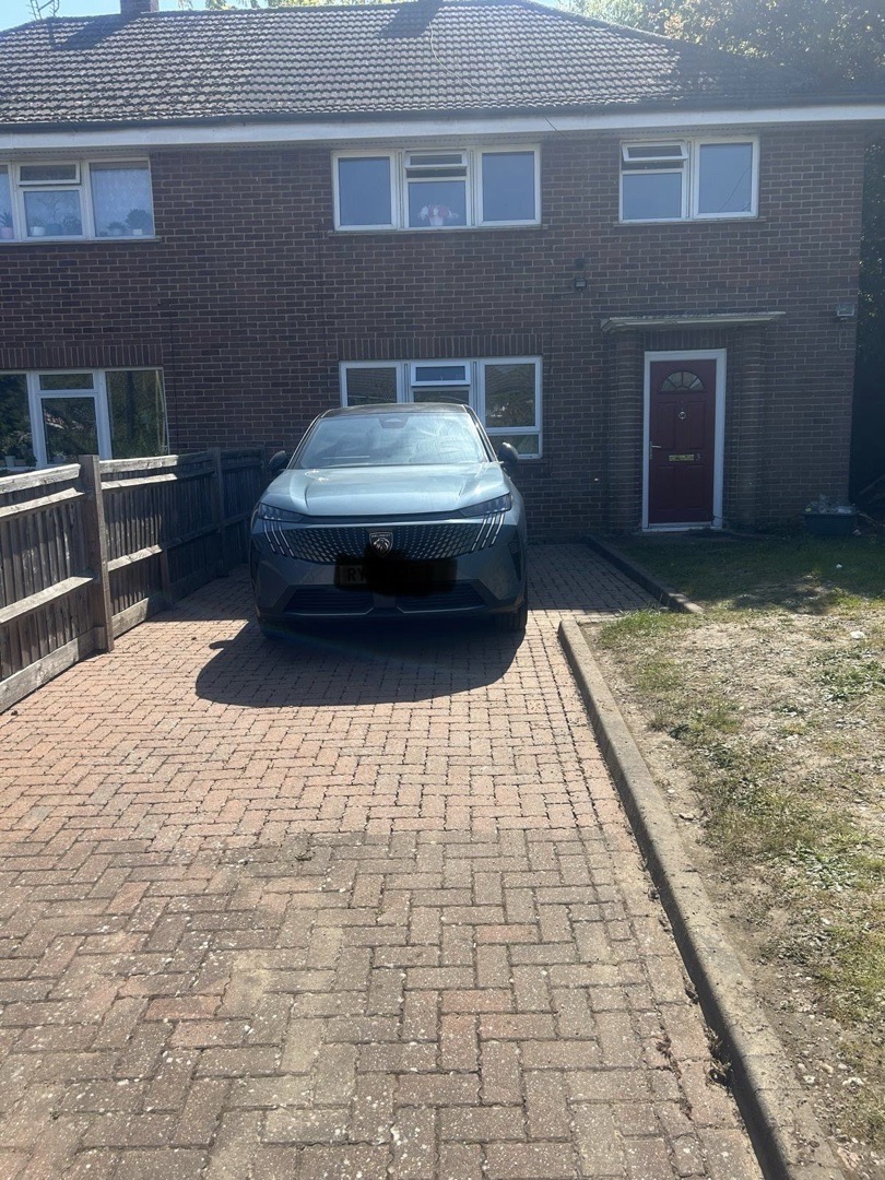 3-bed semi-detached in GU46, Hampshire