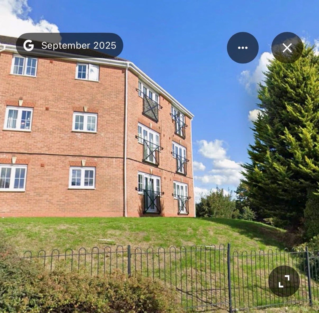 2-bed flat in DY2, West midlands