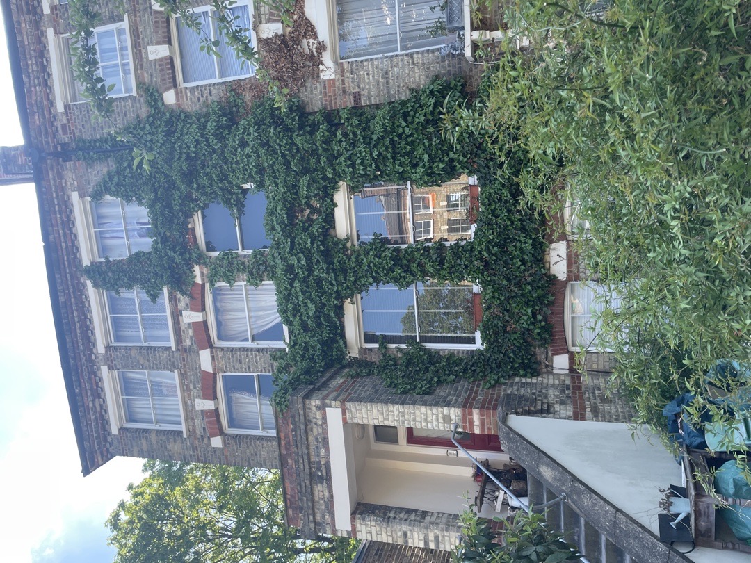 3-bed flat in N7, London