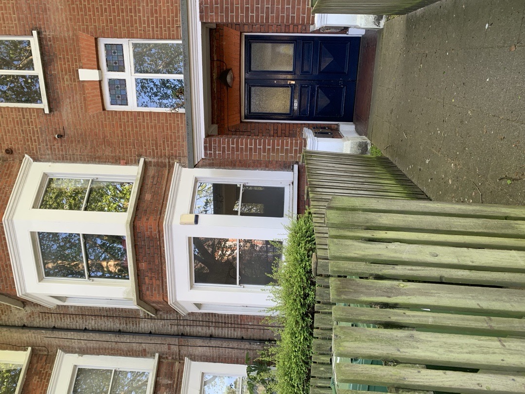 2-bed flat in SW4, London