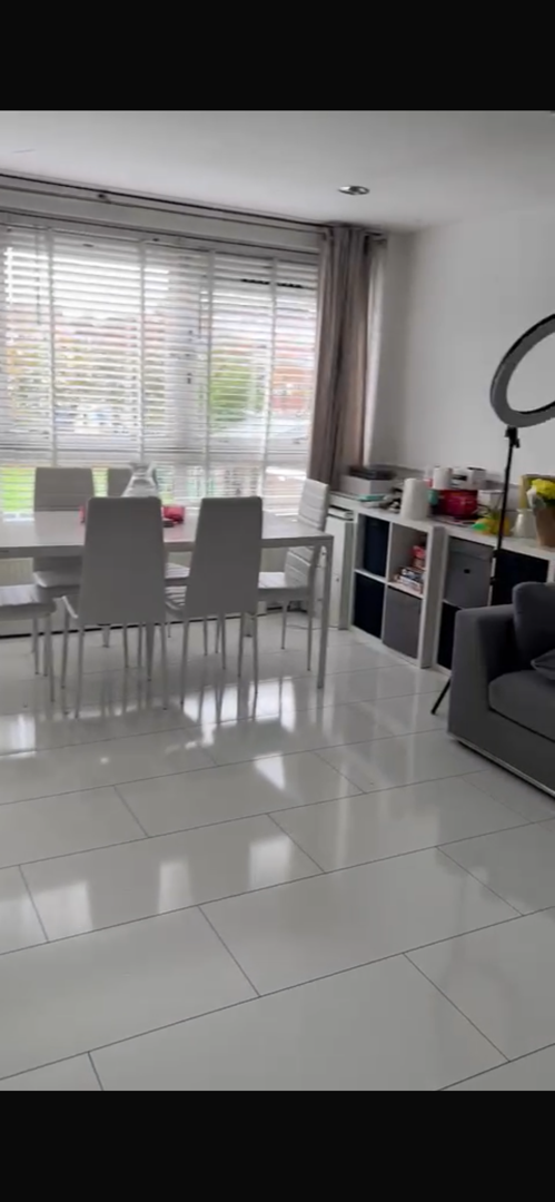 3-bed flat in N7, london