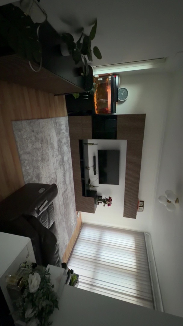 2-bed flat in N1, England