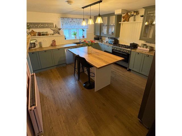 4-bed semi-detached in NN13, West Northamptonshire