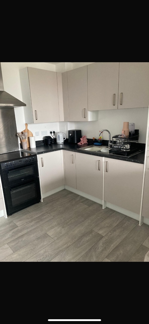 2-bed flat in RM9, London