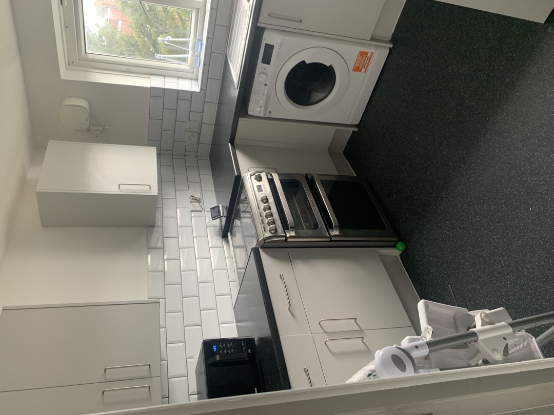 2-bed flat in SE25, London
