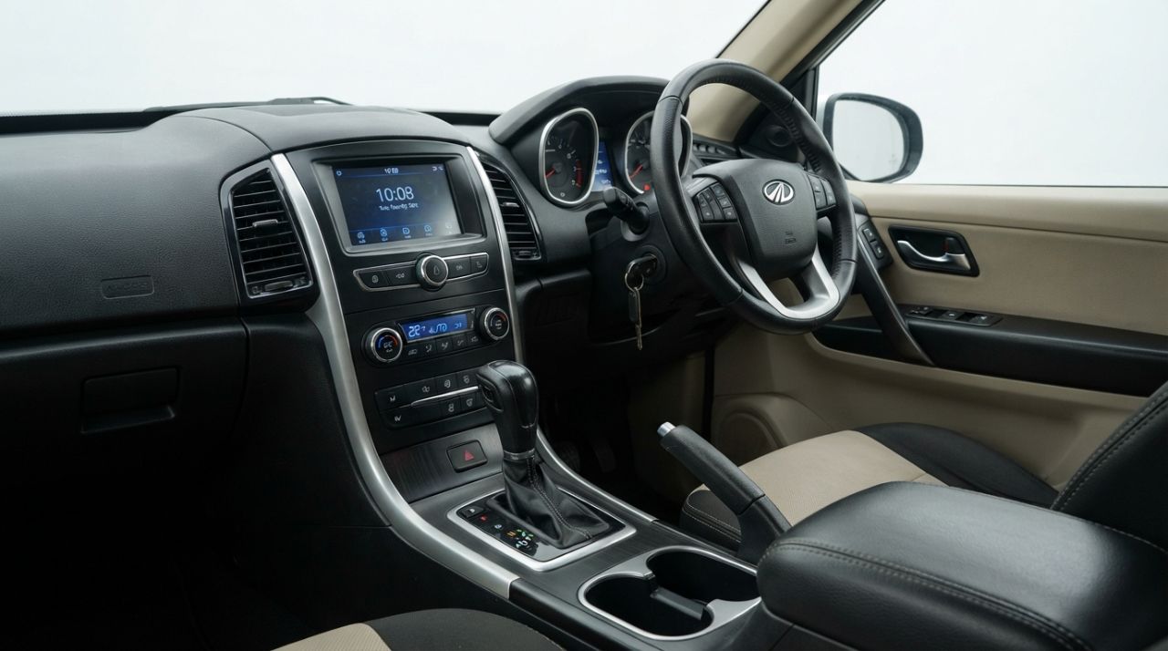 Mahindra XUV 500 W6 5