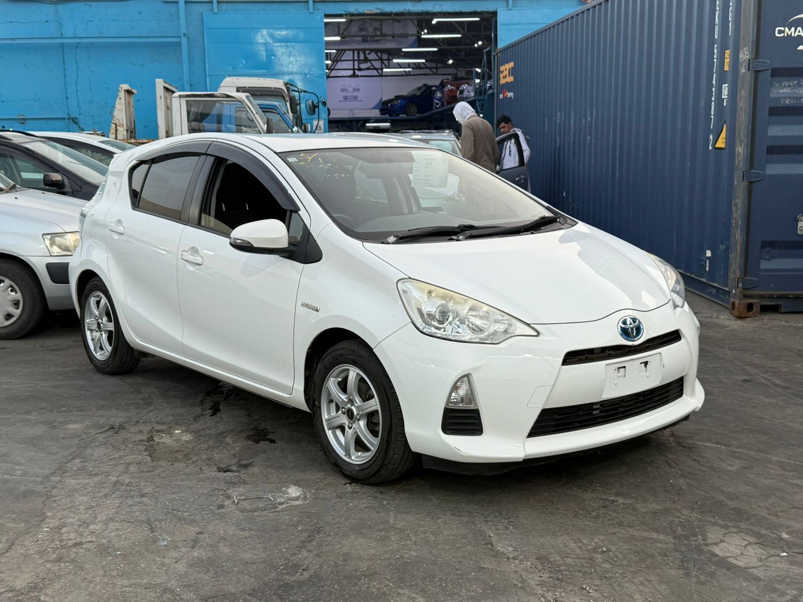 2012 Hybrid Toyota Aqua - Image 2