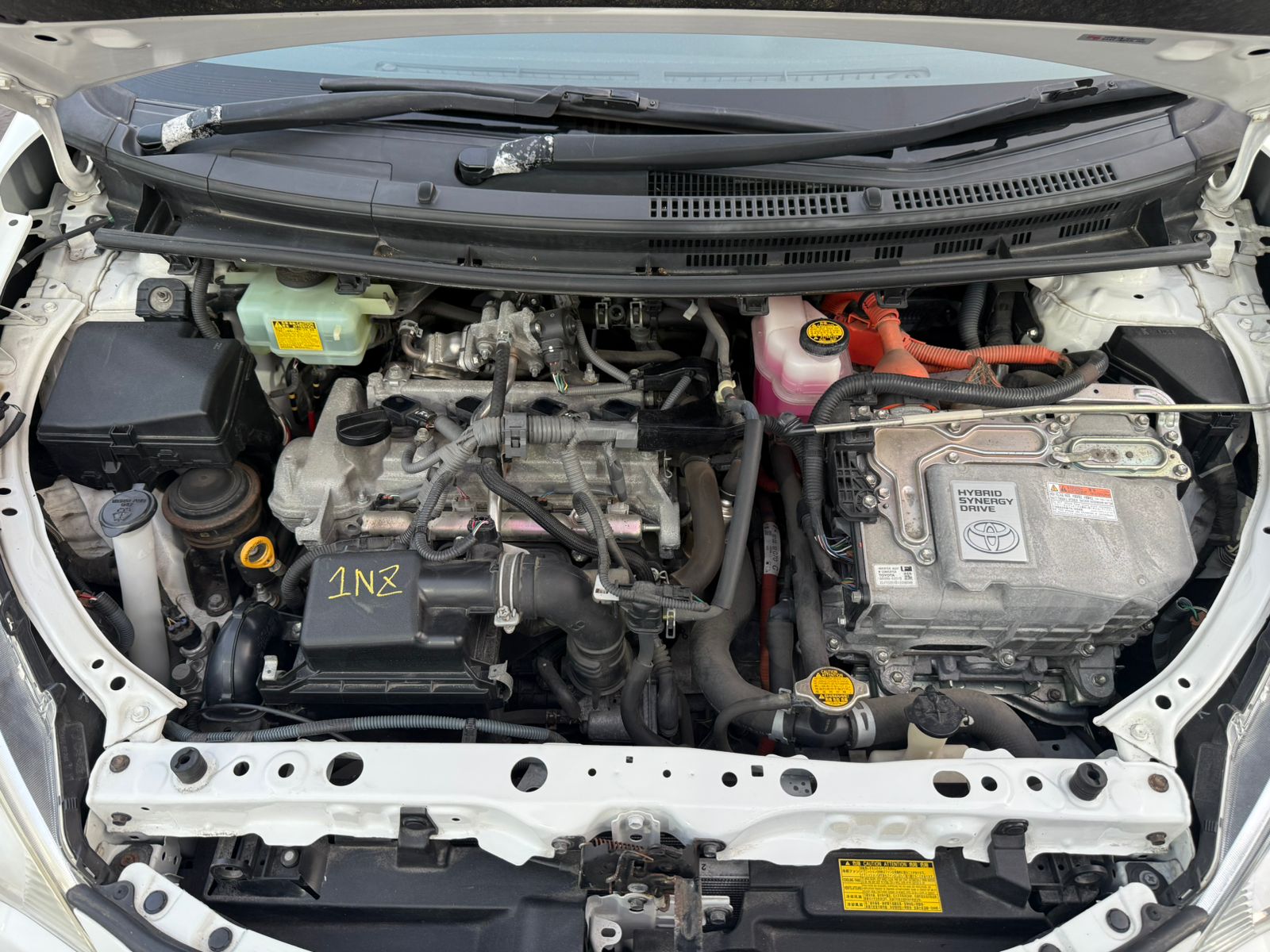 2012 Hybrid Toyota Aqua - Image 4