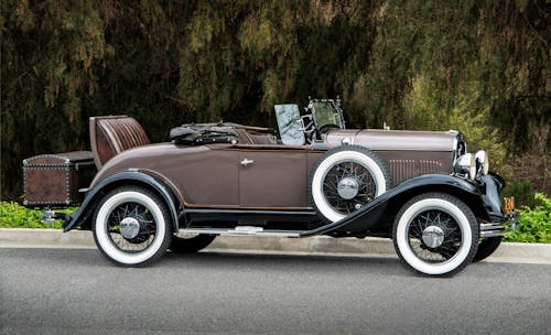 Vintage Cars - Image 1