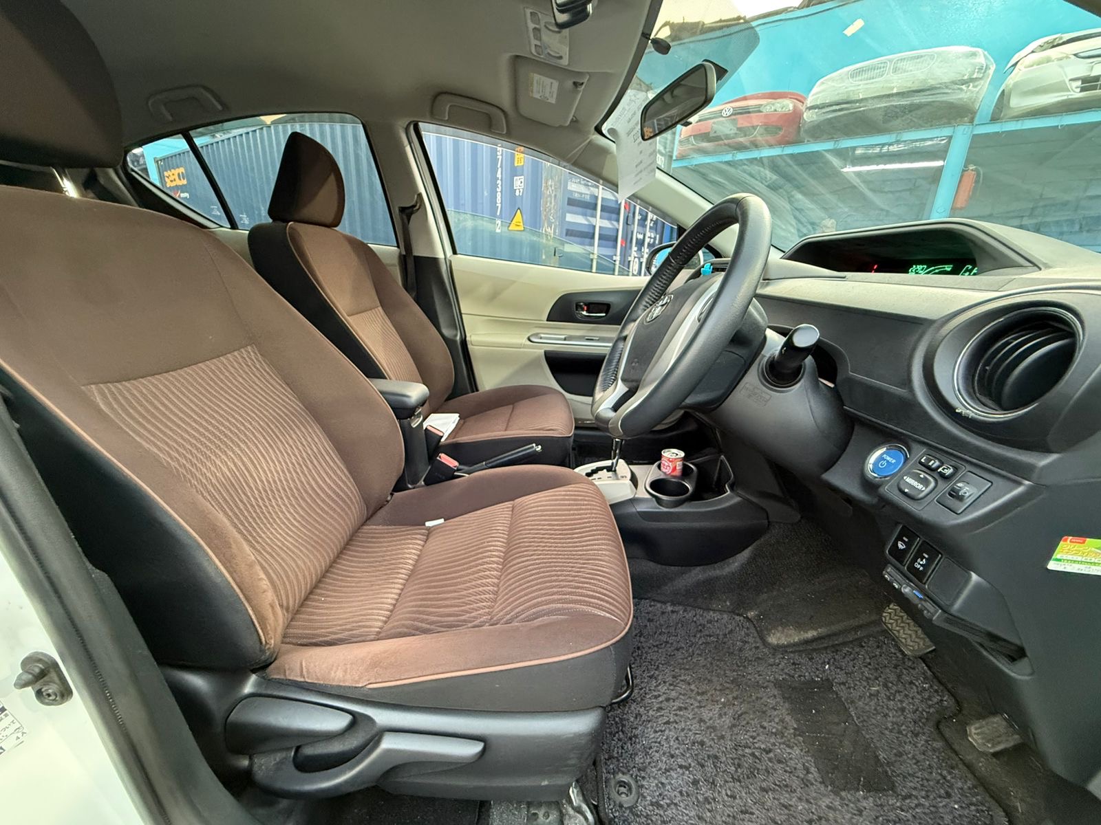 2012 Hybrid Toyota Aqua - Image 3