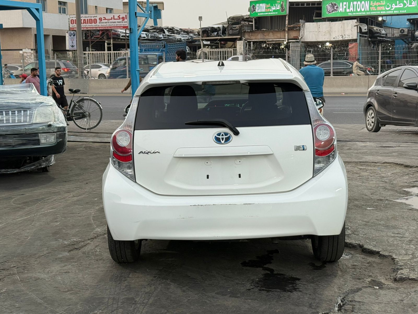2012 Hybrid Toyota Aqua - Image 5