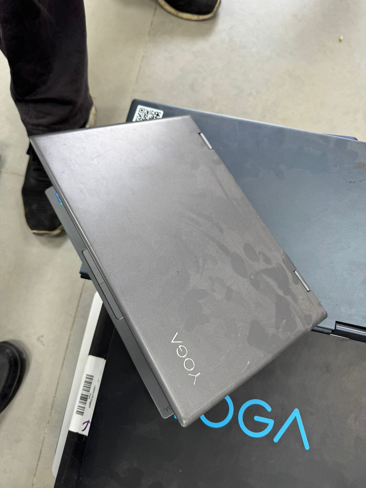 Lenovo yoga i5 7th generation laptop with 8gb/256gb ssd