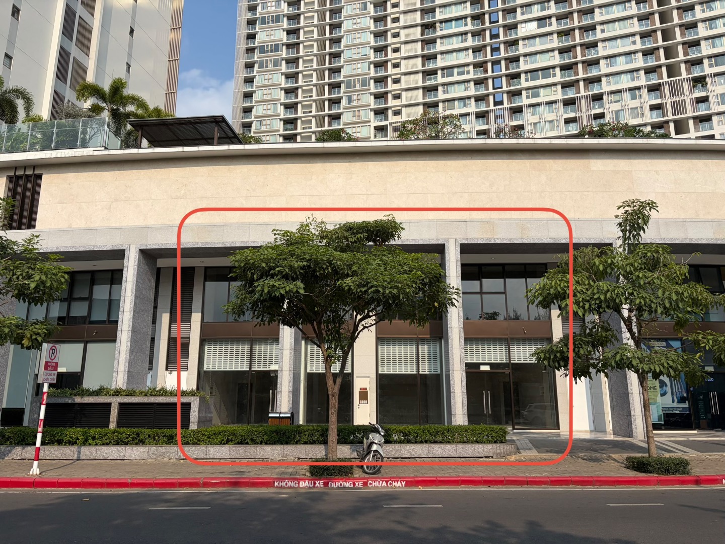 Shop for rent at Midtown The Peak, facing Street 15, river view