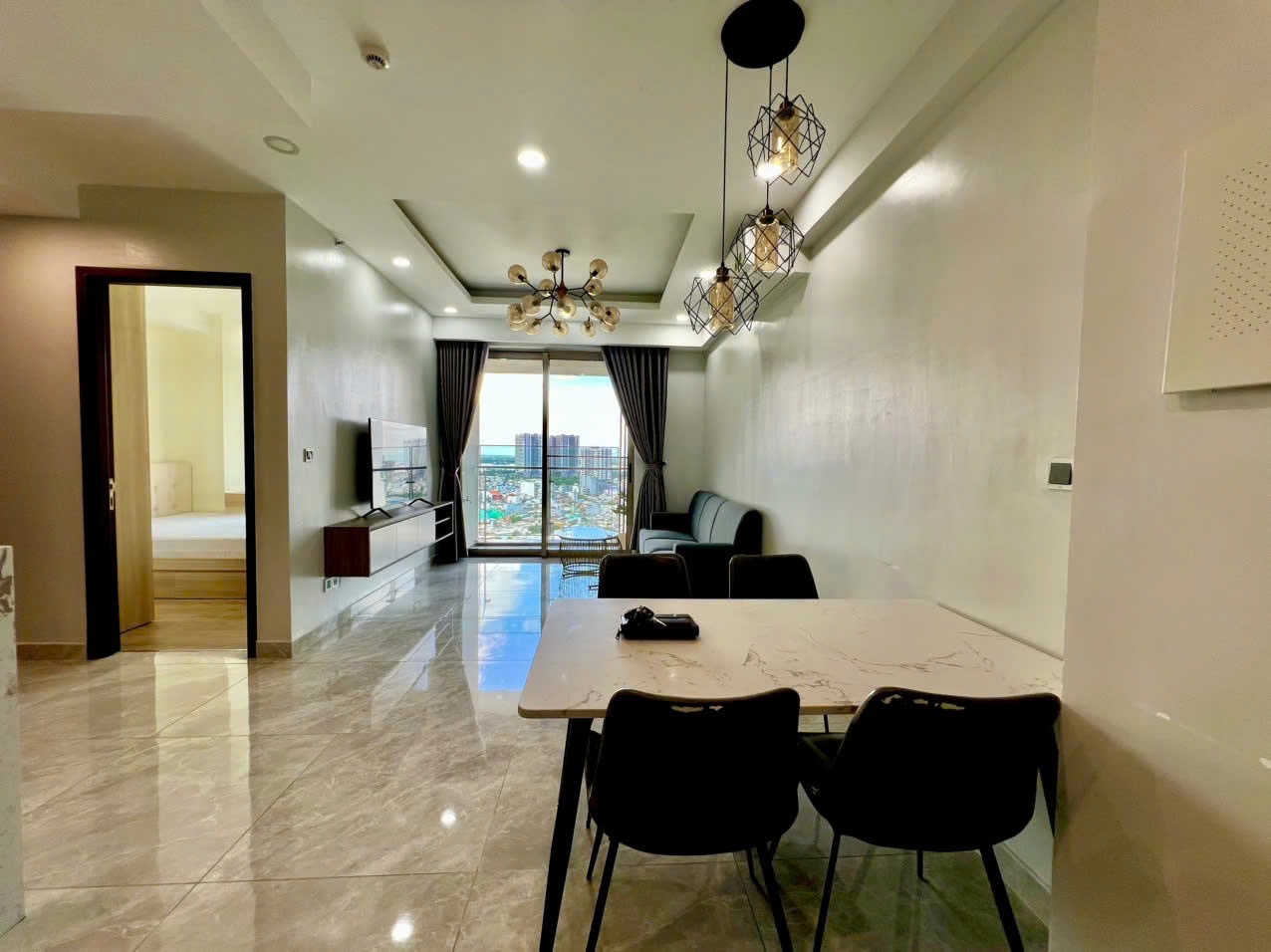 Bán căn hộ Midtown The Peak 2 phòng ngủ, full nội thất