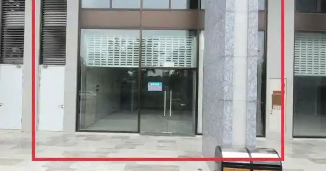 Midtown M8 shop for lease 136m2, bustling business area