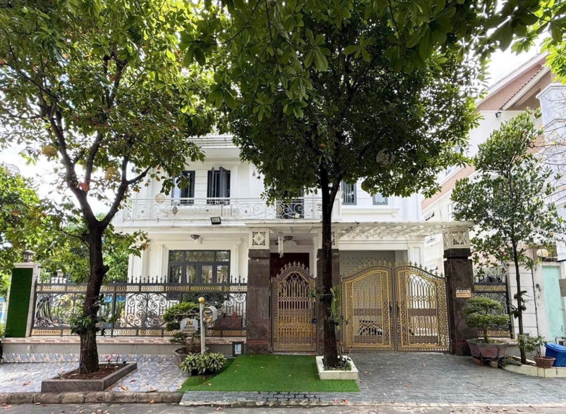 Biệt thự 6 phòng ngủ bán tại Nam Thông 2, Quận 7