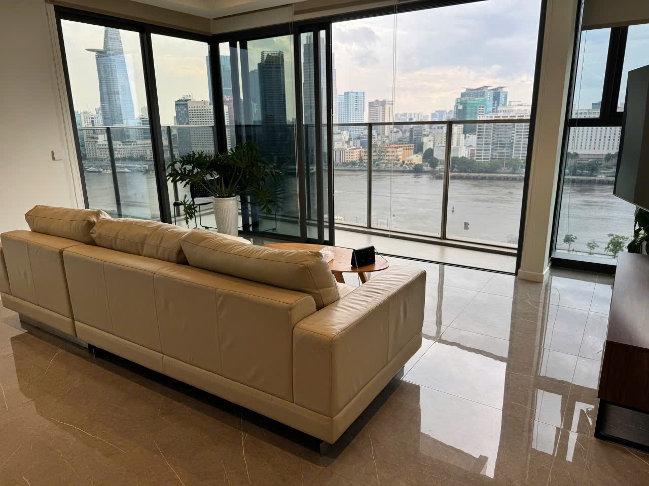 Cho thuê căn hộ 4PN Opera Residence - Metropole Thủ Thiêm, nội thất đầy đủ