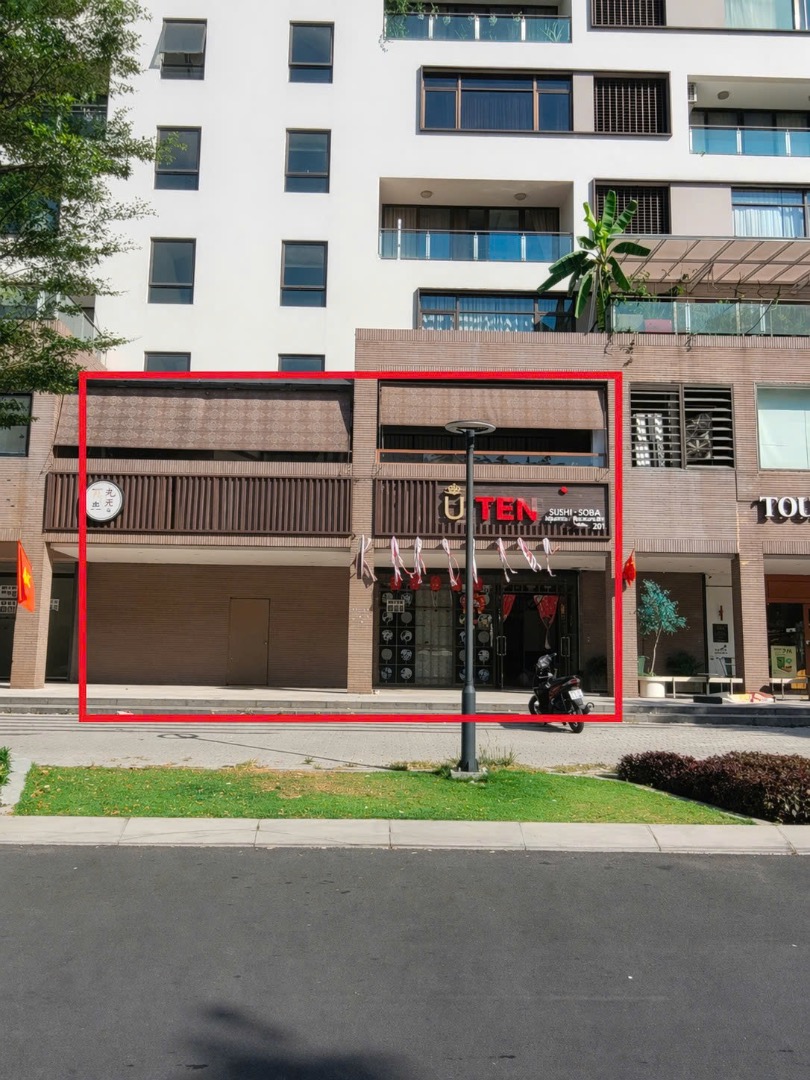 For sale: Spacious Panorama shop, Phu My Hung, busy Ton Dat Tien street frontage, easy for business
