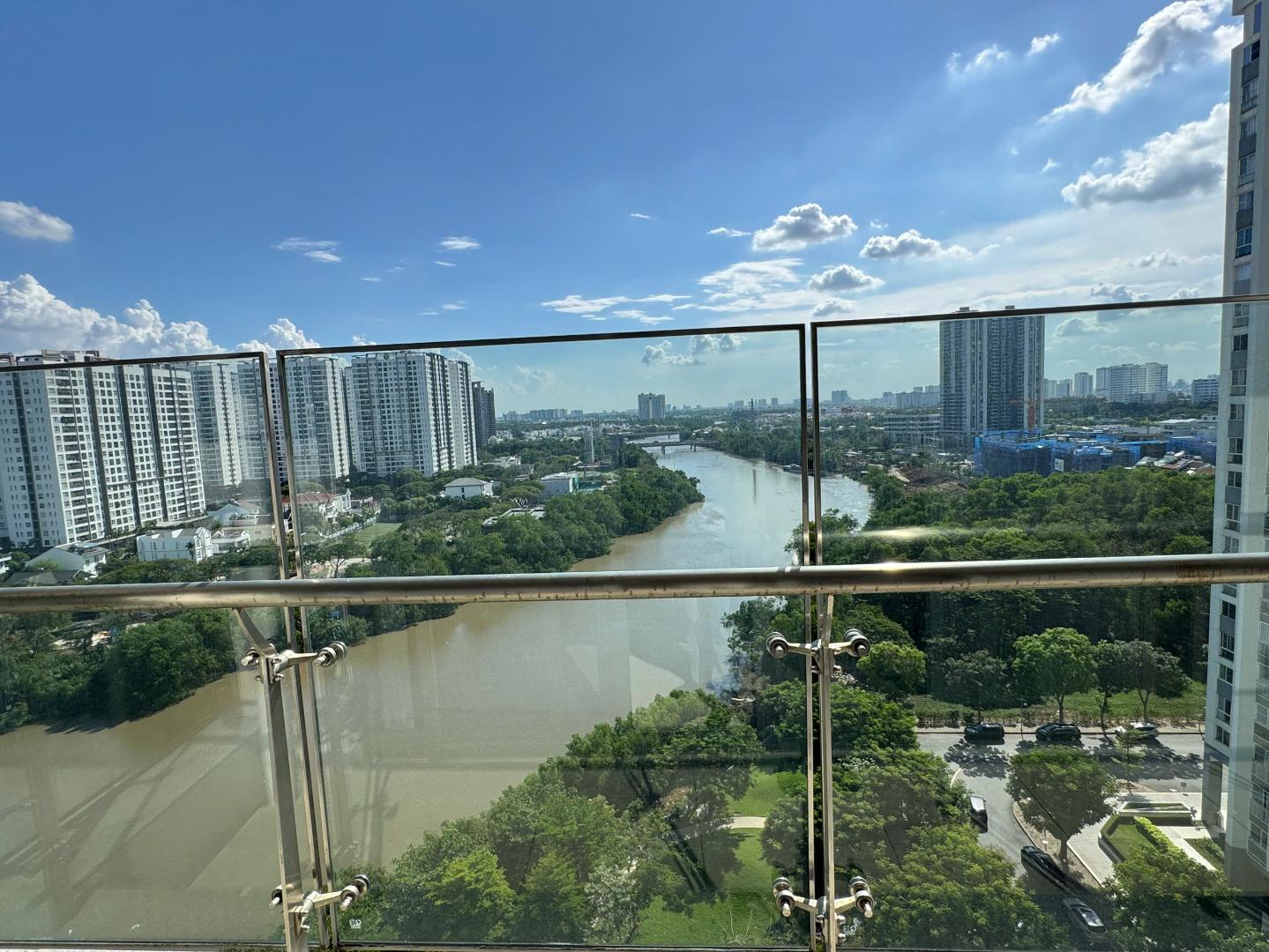 Bán căn hộ 3PN River Park Premier
