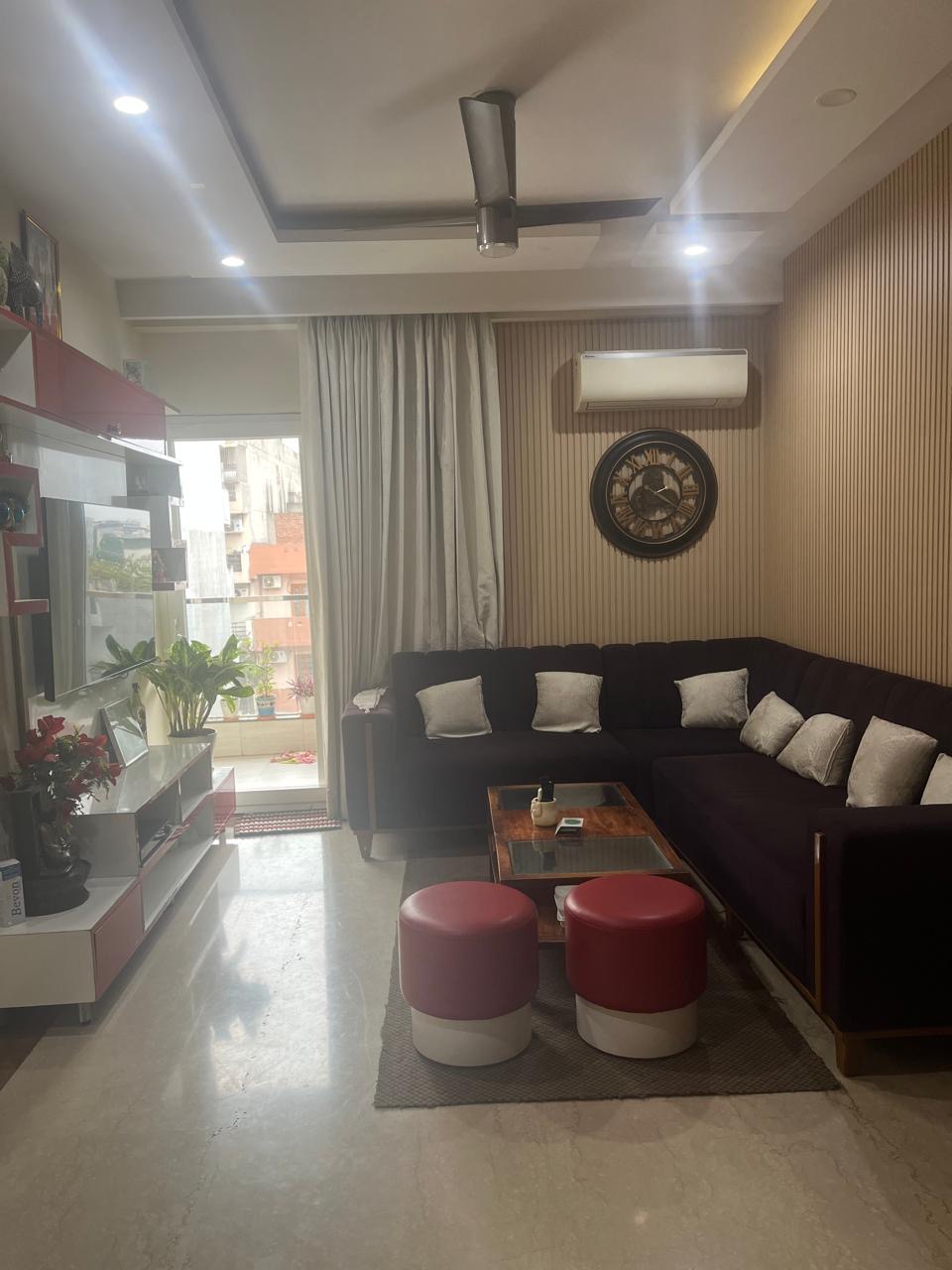3 BHK Semi-Furnished Builder Floor for Rent in Sector 57, Gurgaon in Sector 57 golf course extension road