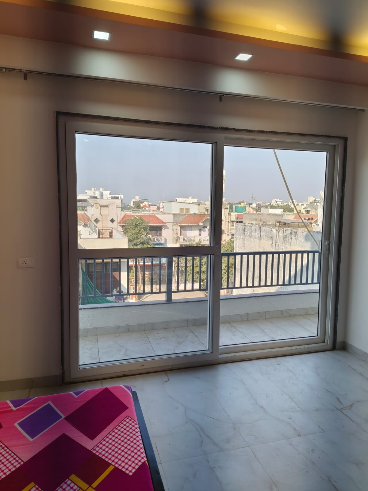 2 BHK Furnished with Beds , AC and Gyser in Sector 51