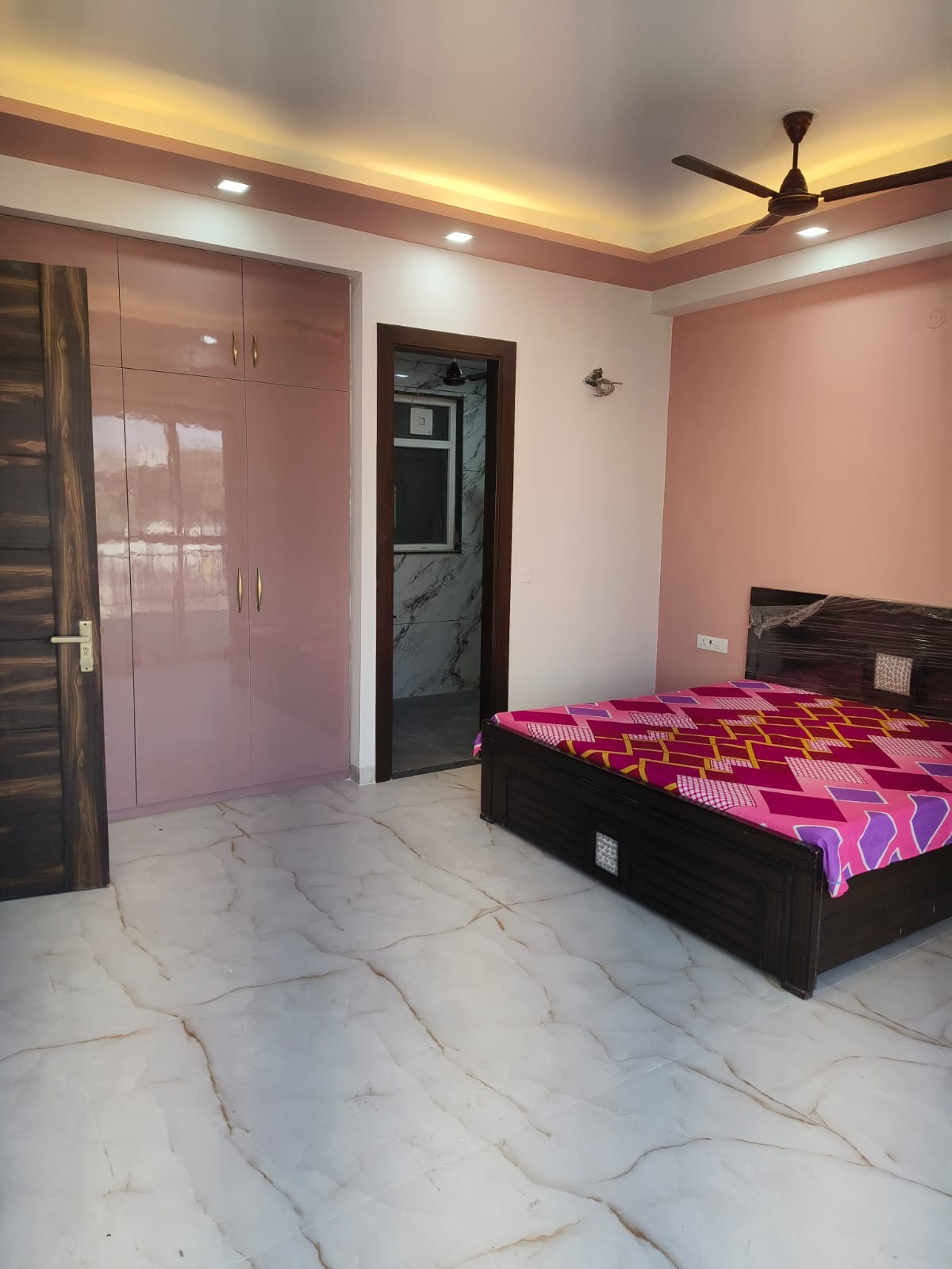 2 BHK Furnished with Beds , AC and Gyser in Sector 51, Gurugram — photo 4 of 8