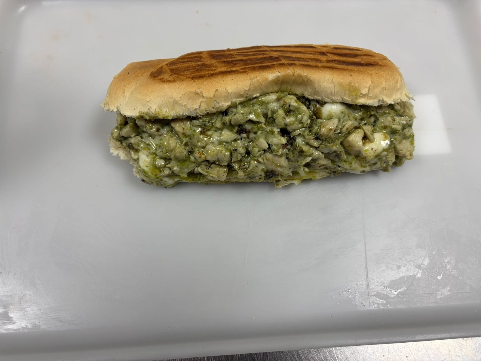 Panino cn pollo al pesto di pistacchio