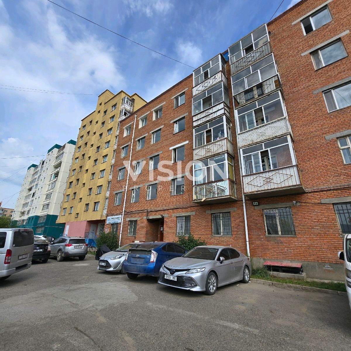 🤩БГД 9-р хороо 3,4 хороололын эцэс СОТ-ын байрны баруун талд 23/4 байранд