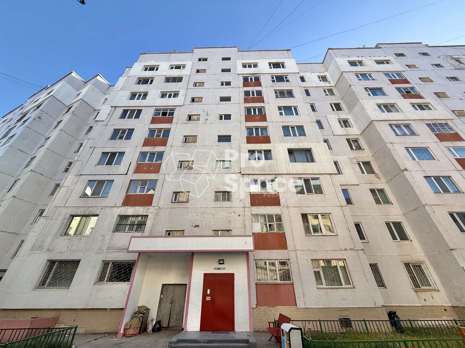 13-р хороололд гал тогоо тусдаа 3 өрөө орон сууц худалдана.