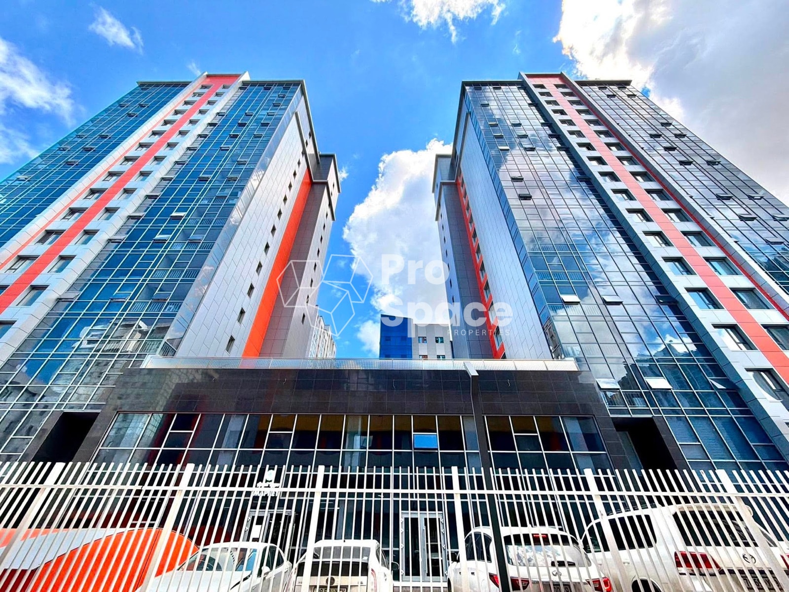 Solaris plus хотхонд 179 м.кв 5 өрөө орон сууц худалдана.