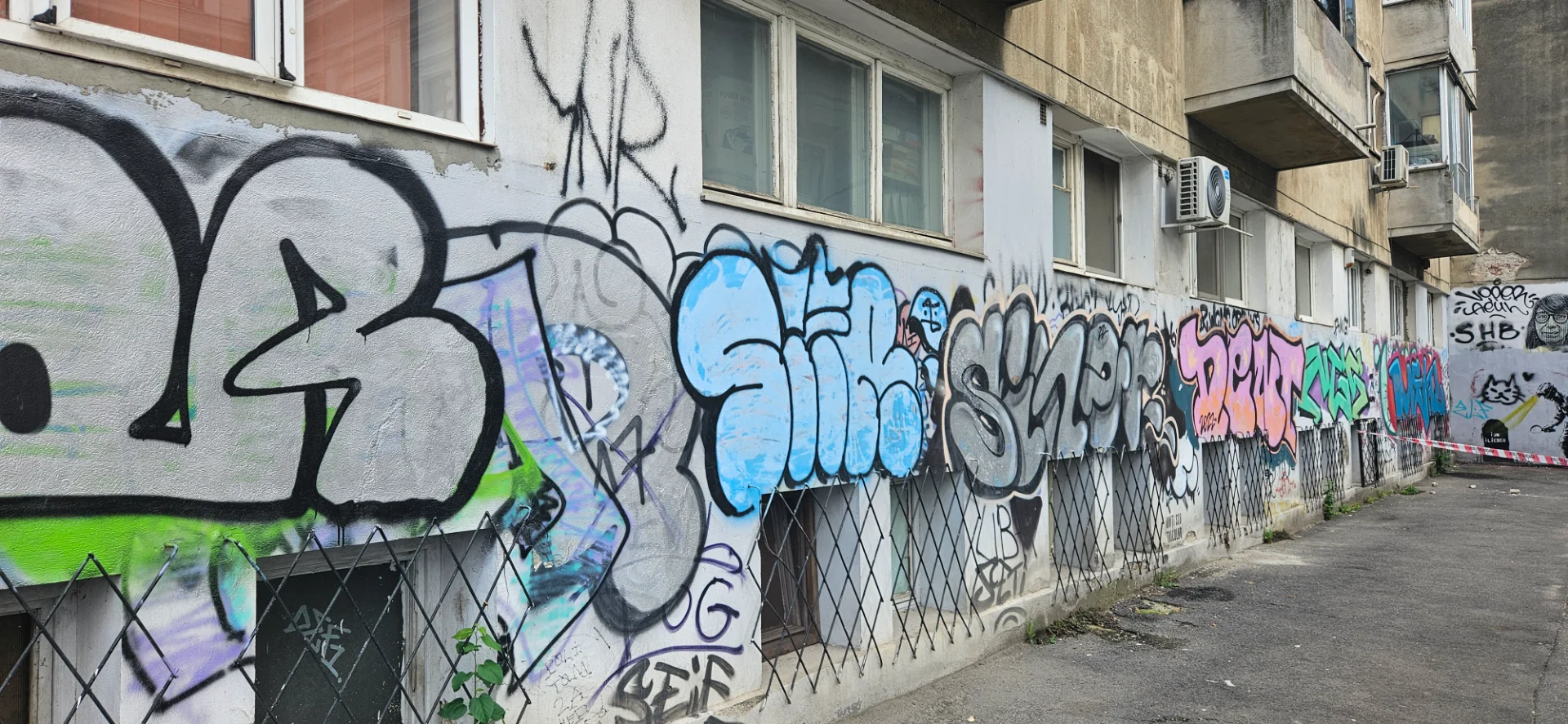 Graffiti | Calea Victoriei, Bucharest