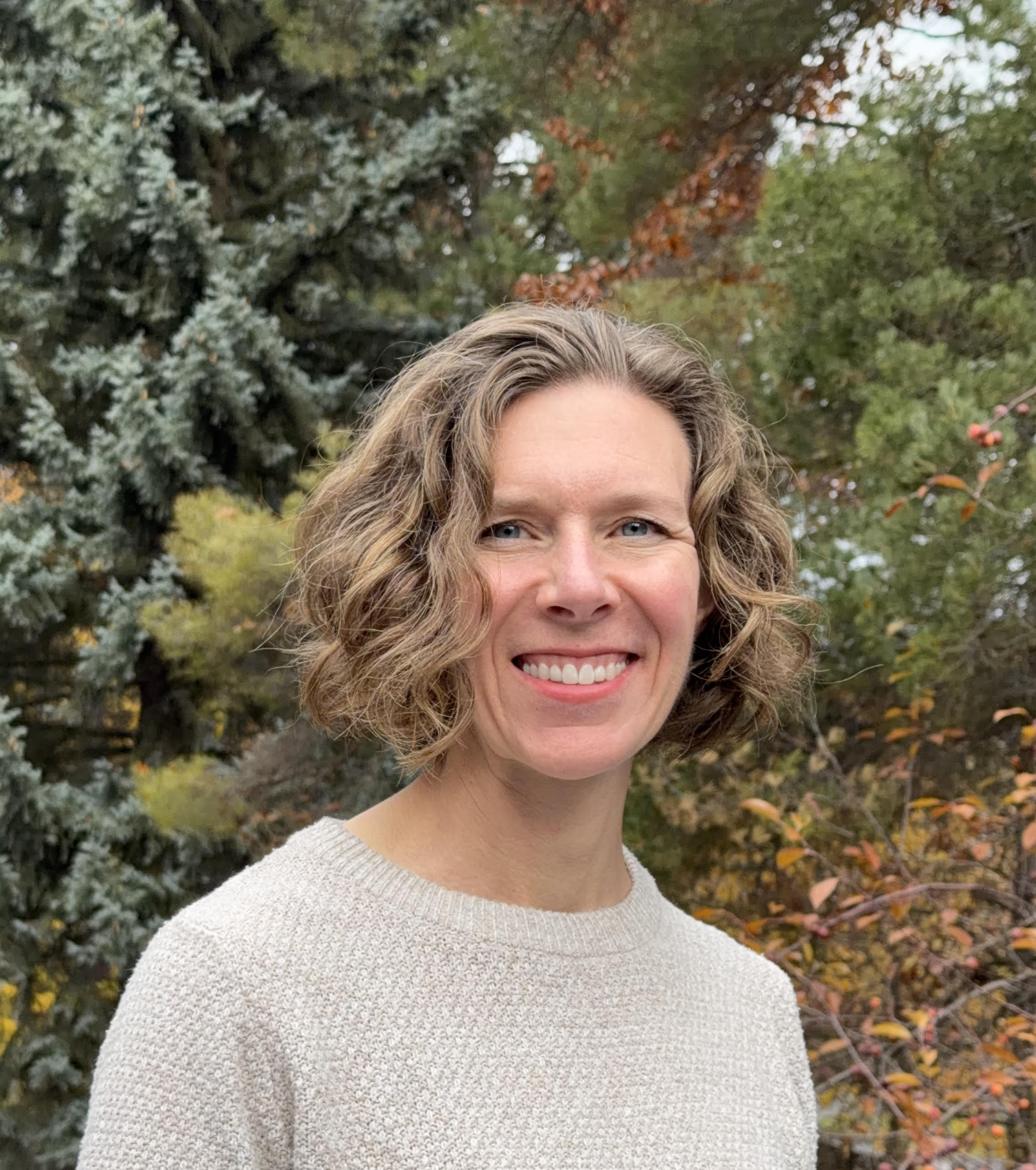 Headshot of Sarah Voelzke