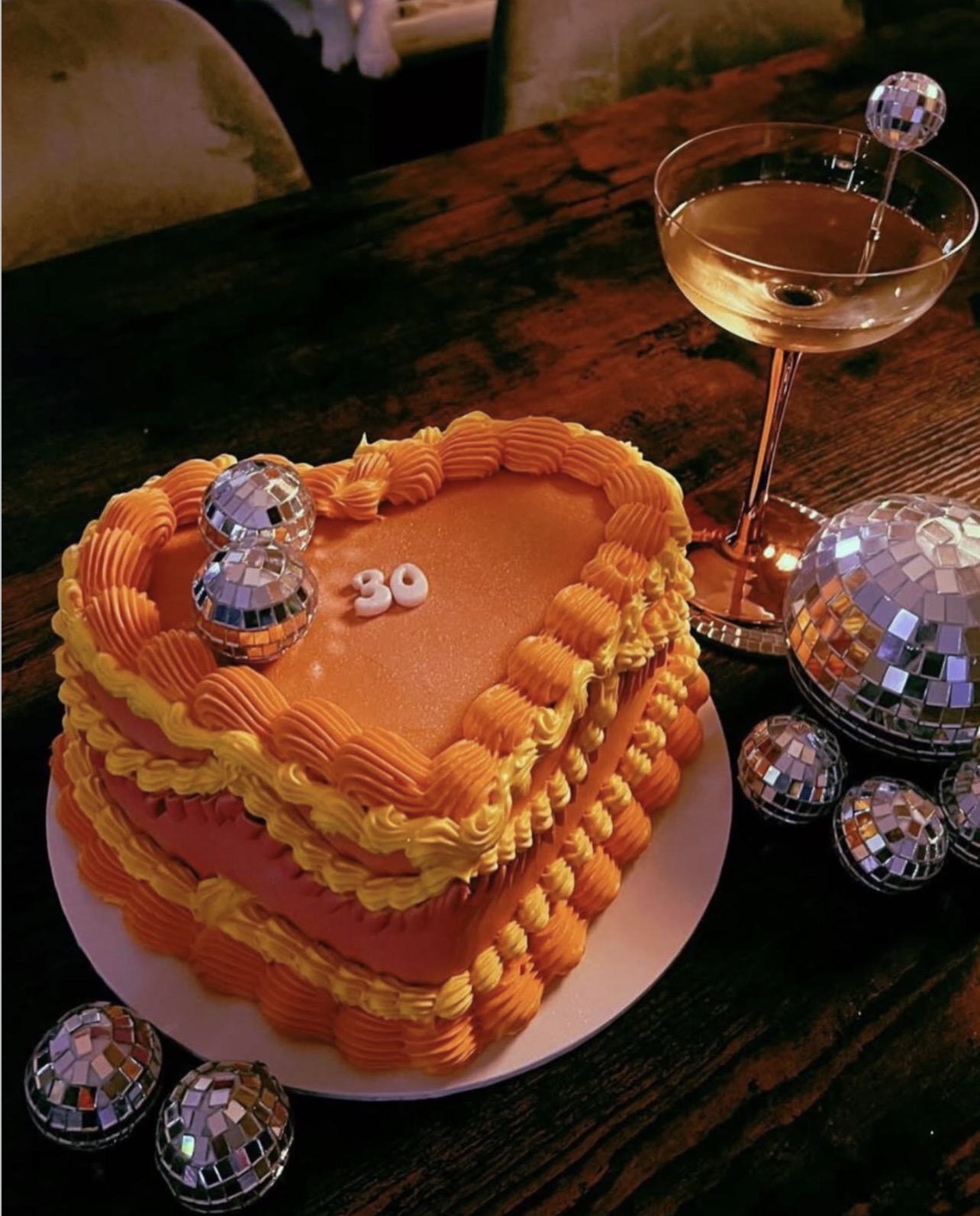 Orange disco cake - Bestseller taart beschikbaar voor afhalen in Rotterdam en Vlaardingen