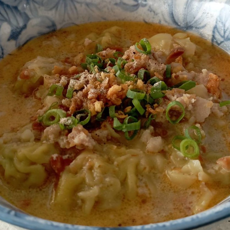 เกี๊ยวน้ำต้มยำ