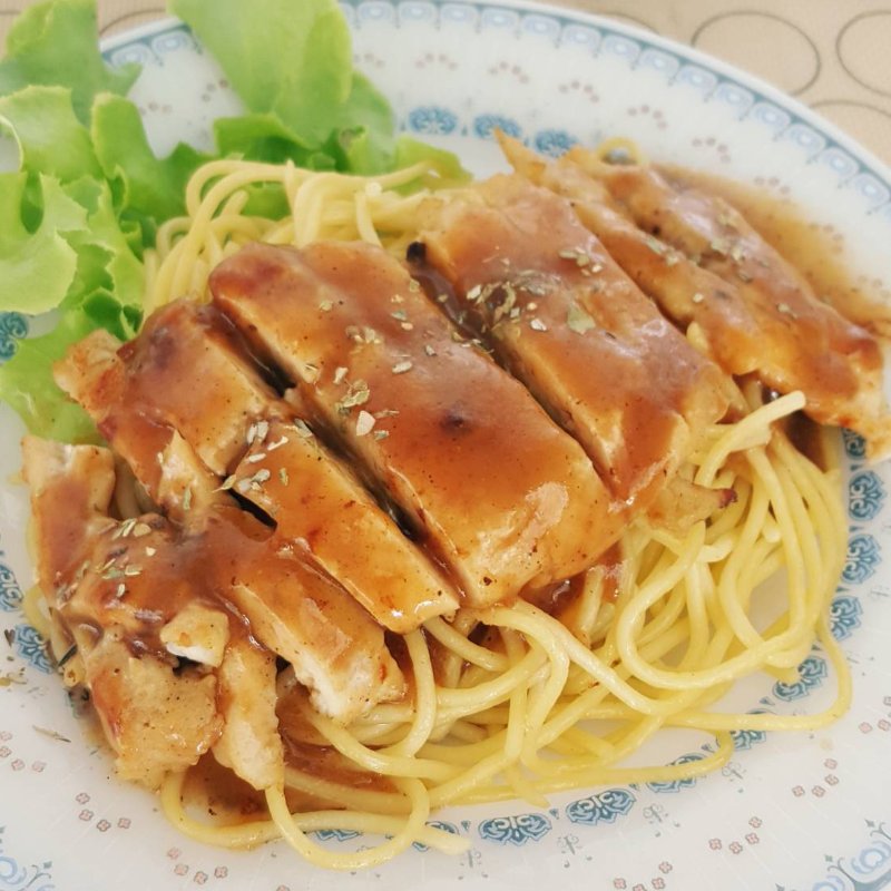 สปาเก็ตตี้อกไก่ย่าง