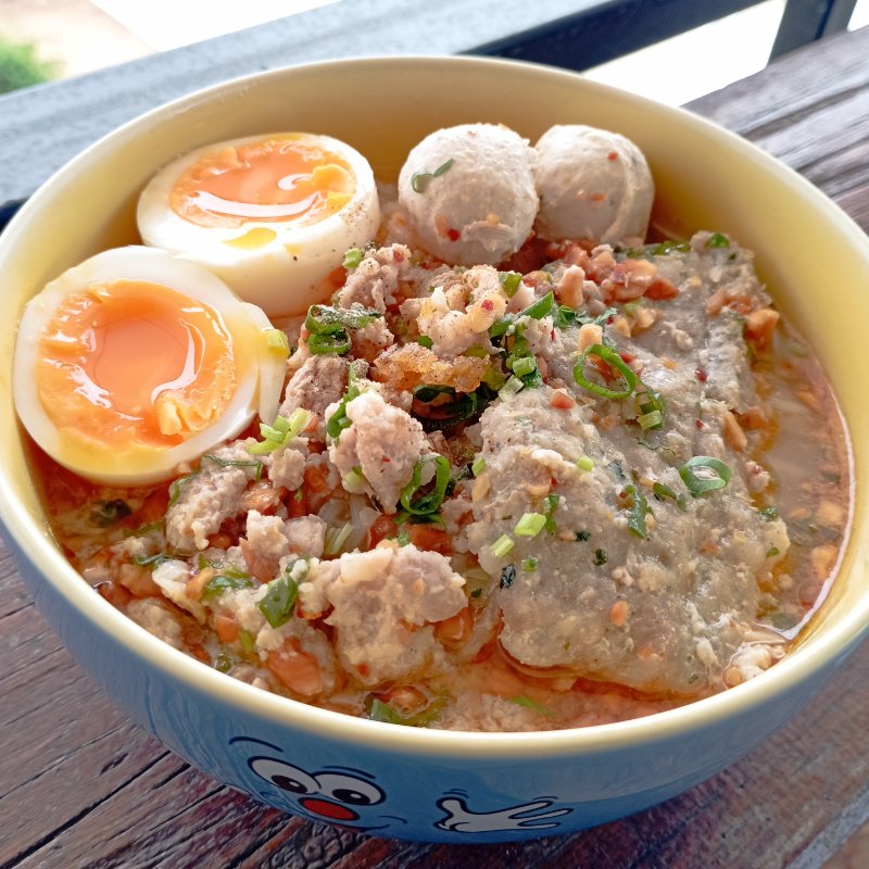 ก๋วยเตี๋ยวต้มยำหมู+ไข่