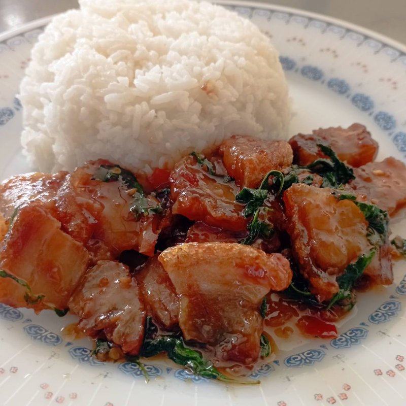 ข้าวกะเพราหมูกรอบ