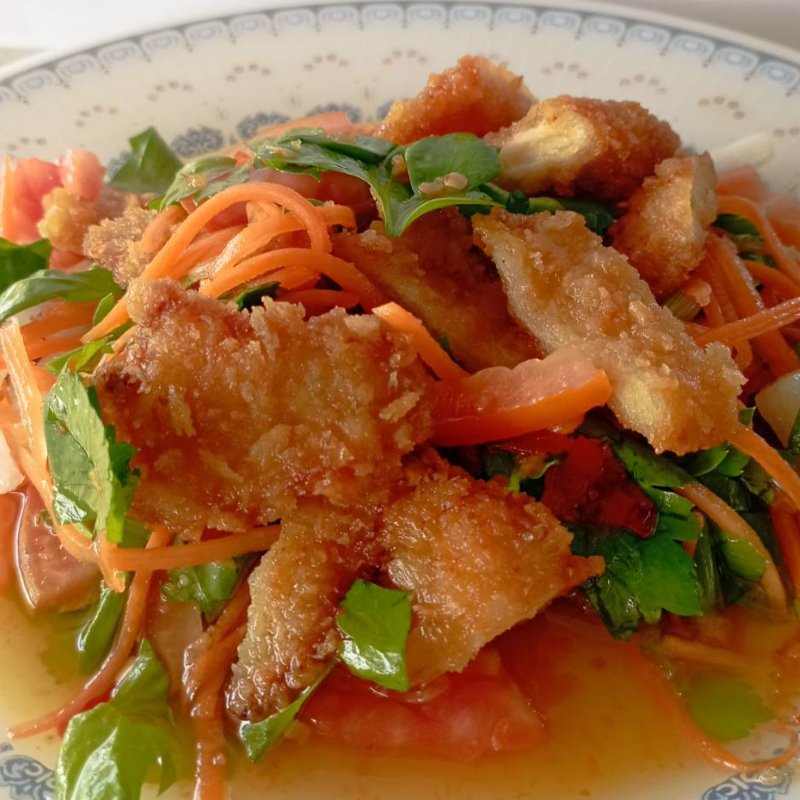 ยำไก่ทอด