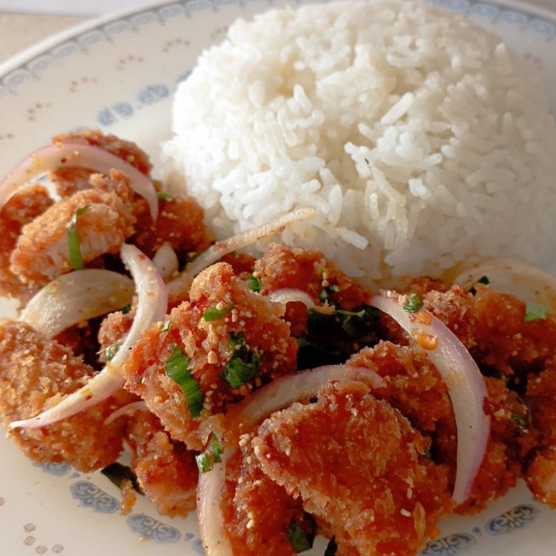 ข้าวยำไก่แซ่บ