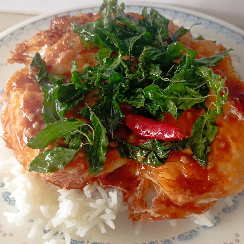 ข้าวไข่ดาวกะเพรากรอบ