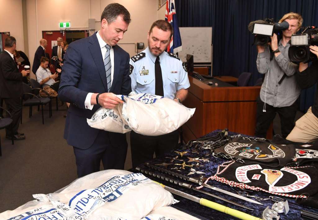 Drugs, weapons allegedly found during police search of woman - Wagga Wagga, NSW